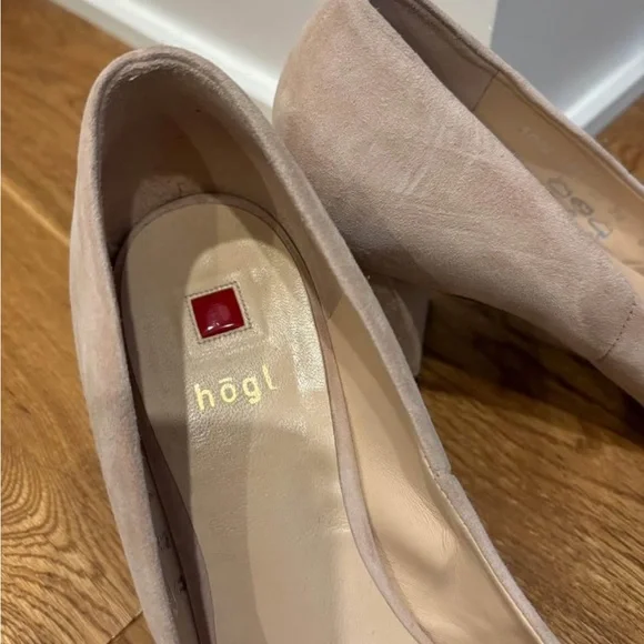 Tan Block Heel Pumps with Rounded Toe - Picture 3 of 3